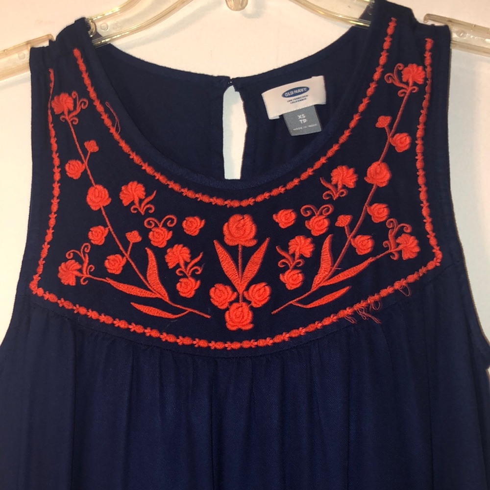 Old Navy flowy navy with red flowers tee - Picture 2 of 4